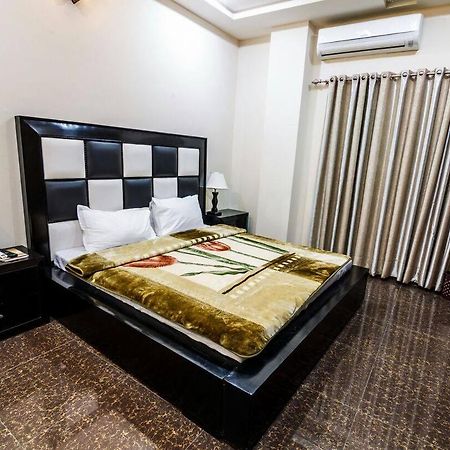 Midway Hotel & Restaurant Sadiqabad Εξωτερικό φωτογραφία
