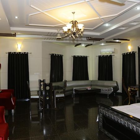 Midway Hotel & Restaurant Sadiqabad Εξωτερικό φωτογραφία