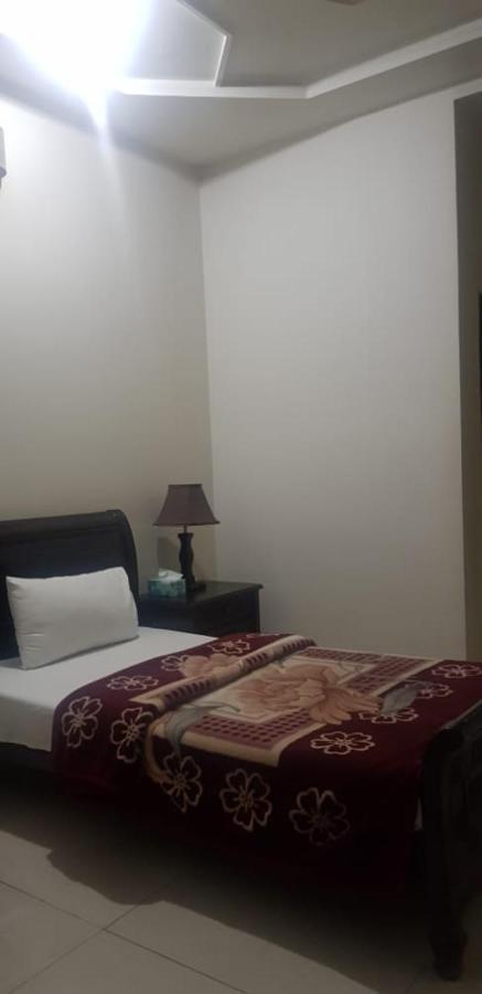 Midway Hotel & Restaurant Sadiqabad Εξωτερικό φωτογραφία