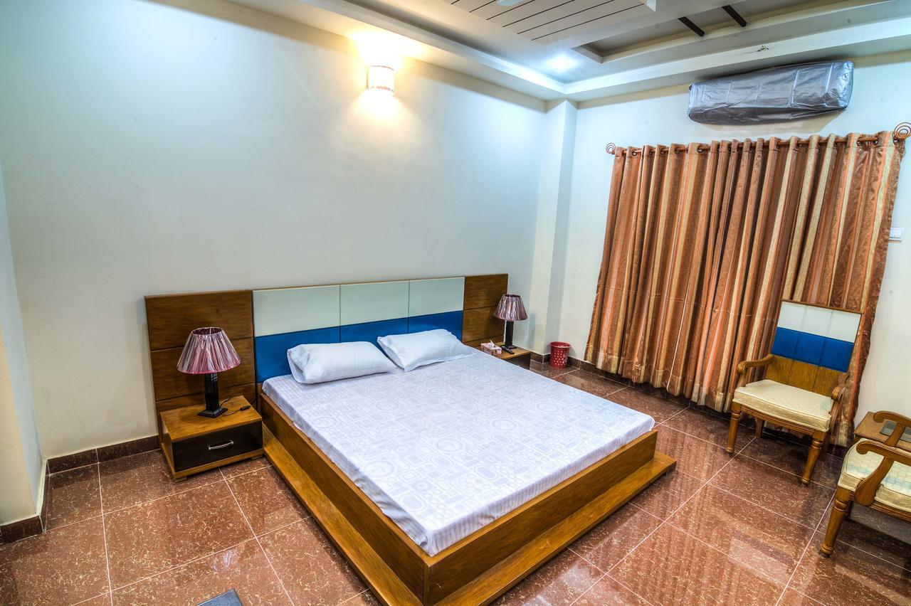 Midway Hotel & Restaurant Sadiqabad Εξωτερικό φωτογραφία