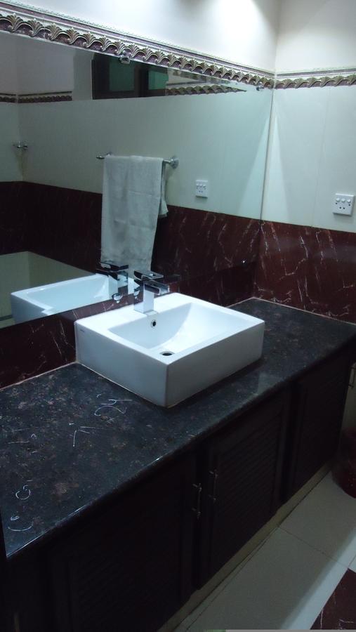 Midway Hotel & Restaurant Sadiqabad Εξωτερικό φωτογραφία