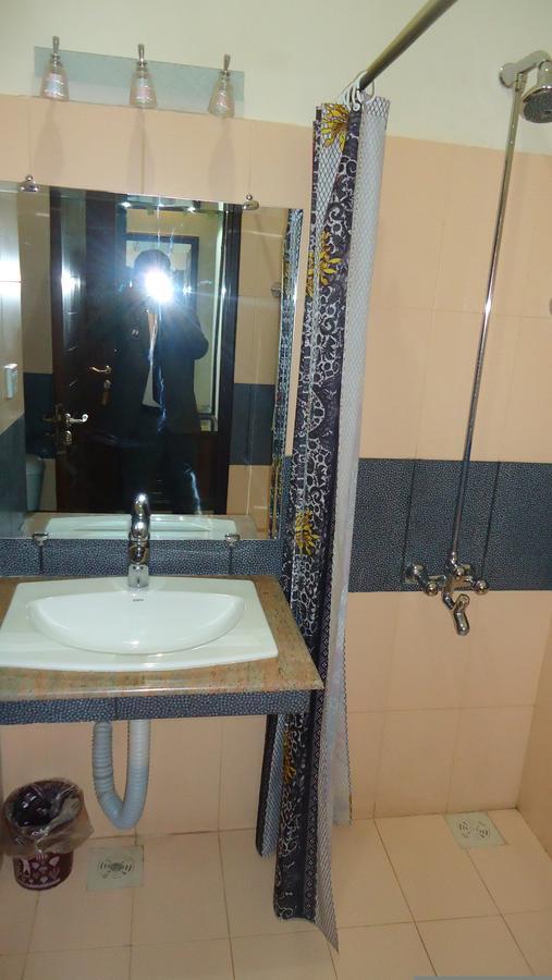 Midway Hotel & Restaurant Sadiqabad Εξωτερικό φωτογραφία