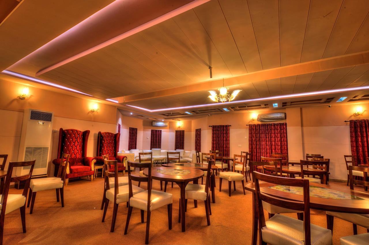 Midway Hotel & Restaurant Sadiqabad Εξωτερικό φωτογραφία