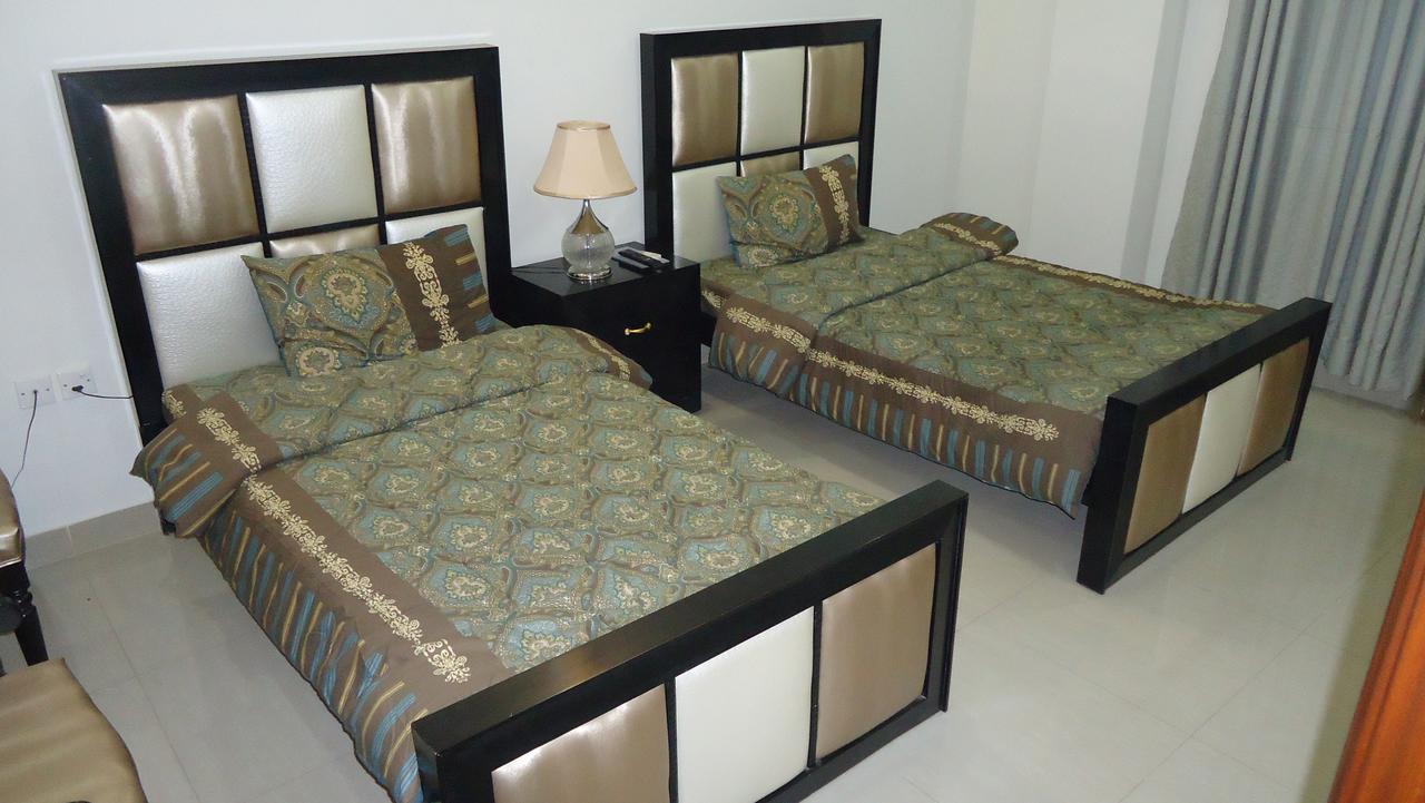 Midway Hotel & Restaurant Sadiqabad Εξωτερικό φωτογραφία