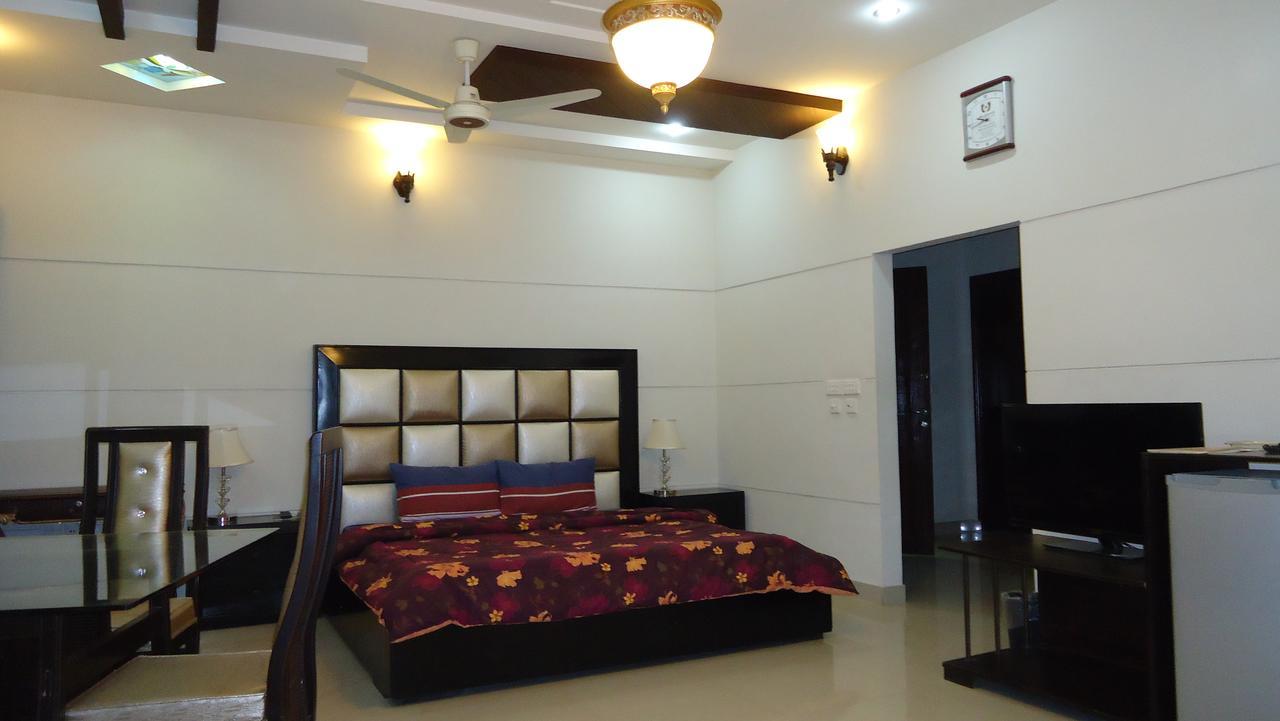 Midway Hotel & Restaurant Sadiqabad Εξωτερικό φωτογραφία