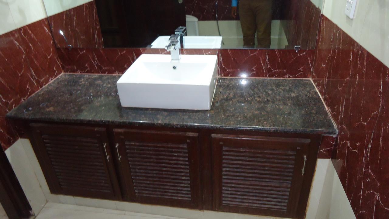 Midway Hotel & Restaurant Sadiqabad Εξωτερικό φωτογραφία