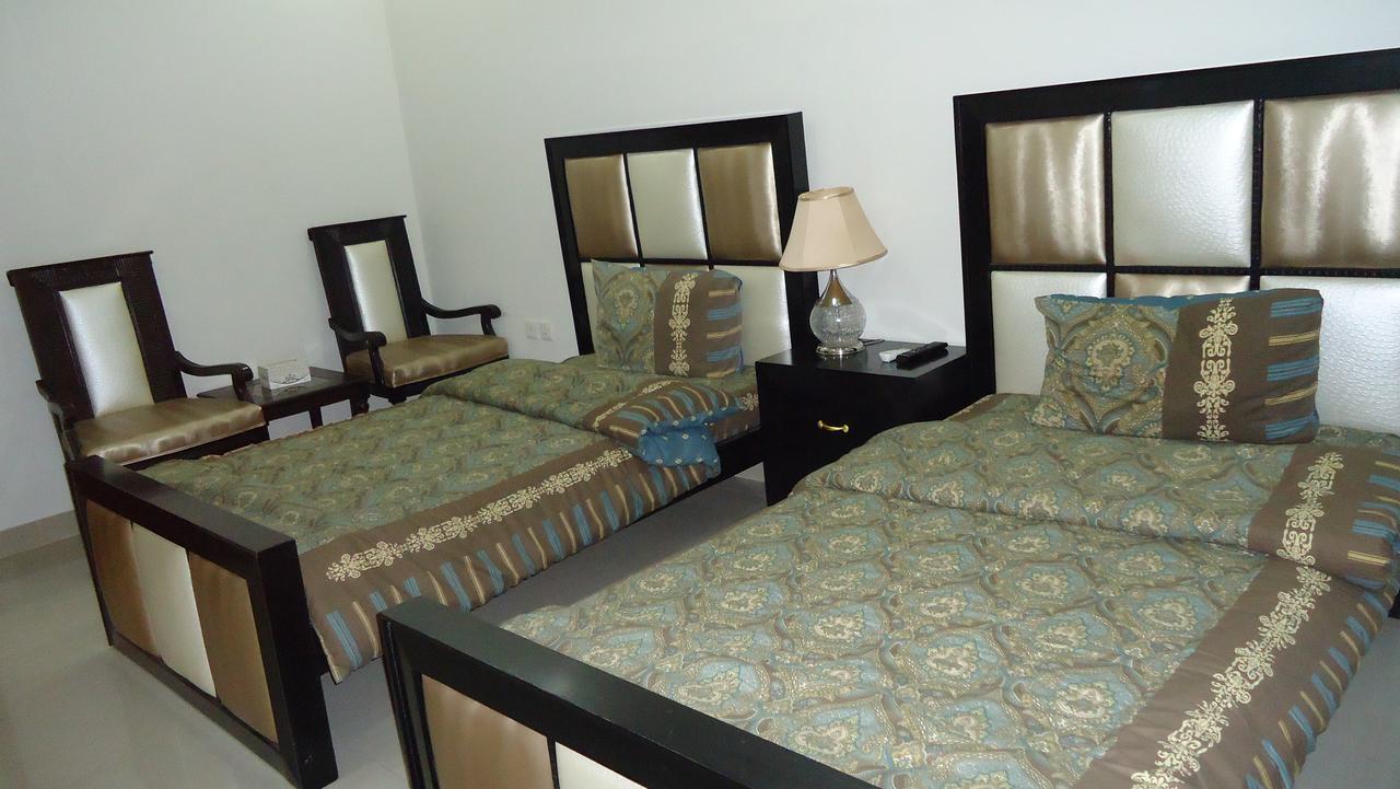 Midway Hotel & Restaurant Sadiqabad Εξωτερικό φωτογραφία