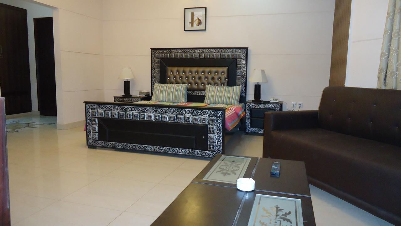 Midway Hotel & Restaurant Sadiqabad Εξωτερικό φωτογραφία
