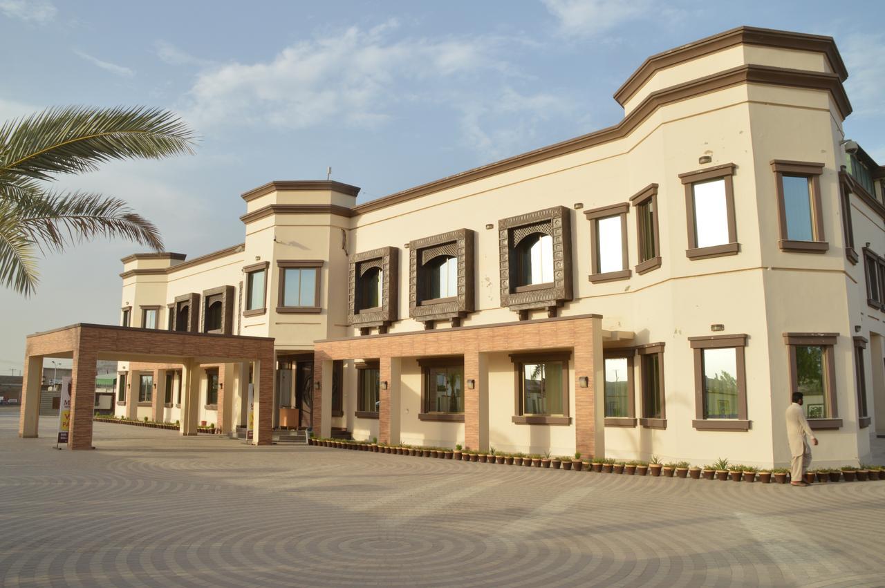 Midway Hotel & Restaurant Sadiqabad Εξωτερικό φωτογραφία