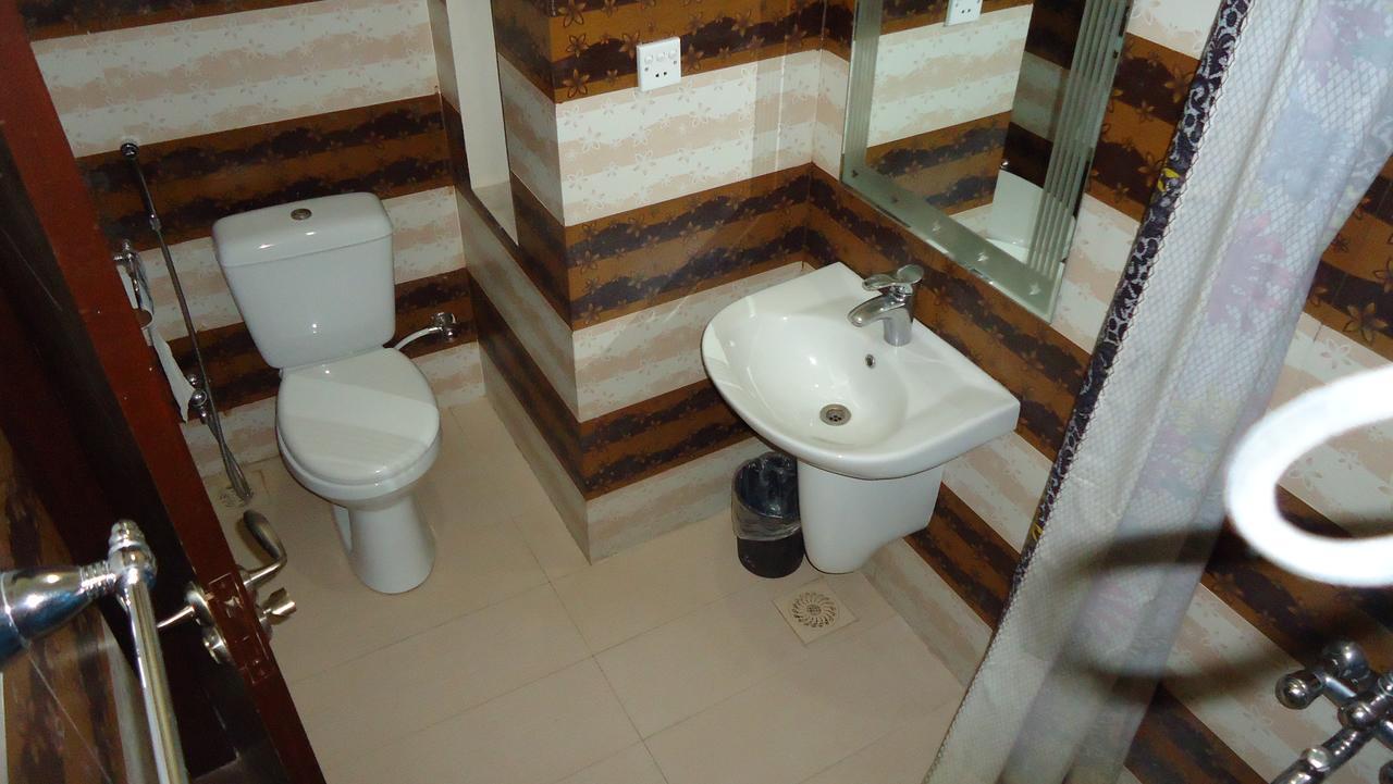 Midway Hotel & Restaurant Sadiqabad Εξωτερικό φωτογραφία