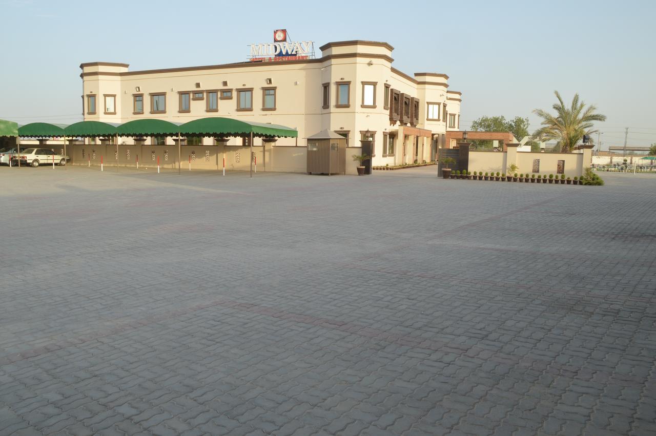 Midway Hotel & Restaurant Sadiqabad Εξωτερικό φωτογραφία