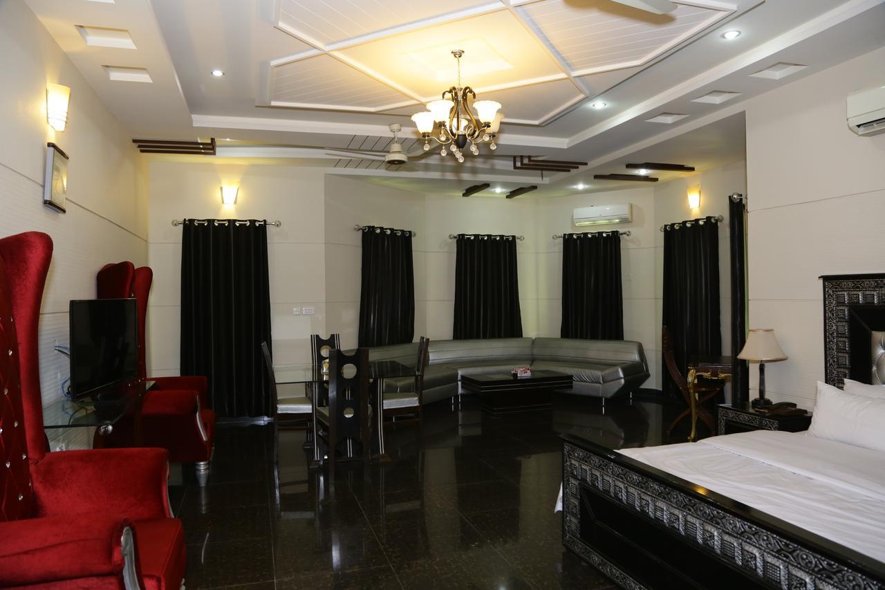 Midway Hotel & Restaurant Sadiqabad Εξωτερικό φωτογραφία