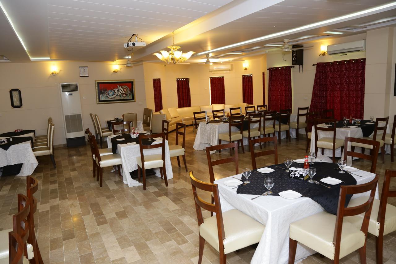 Midway Hotel & Restaurant Sadiqabad Εξωτερικό φωτογραφία