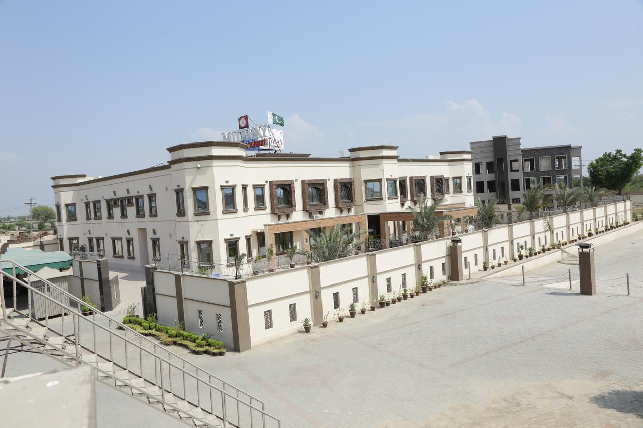 Midway Hotel & Restaurant Sadiqabad Εξωτερικό φωτογραφία