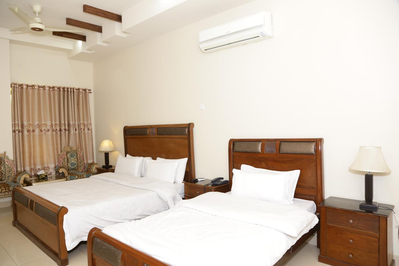 Midway Hotel & Restaurant Sadiqabad Εξωτερικό φωτογραφία