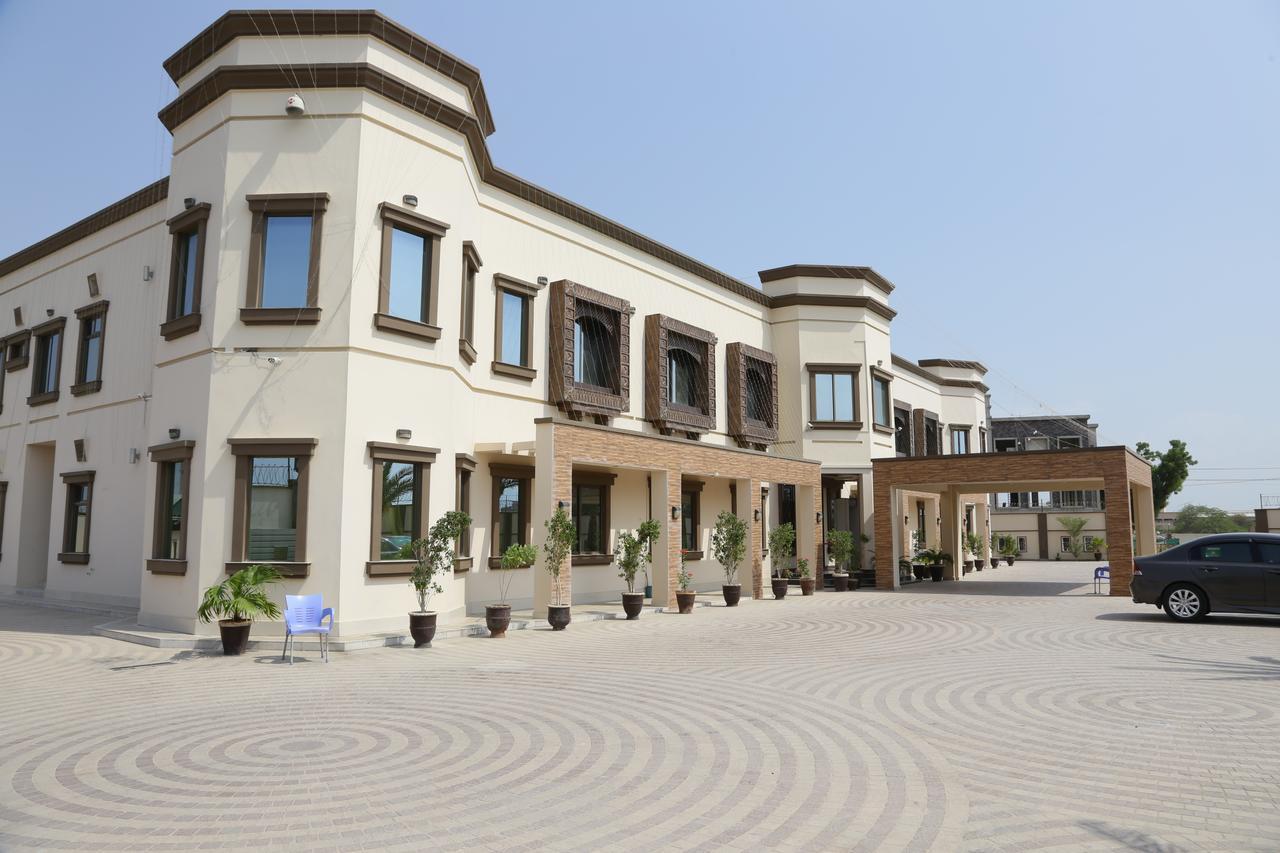 Midway Hotel & Restaurant Sadiqabad Εξωτερικό φωτογραφία