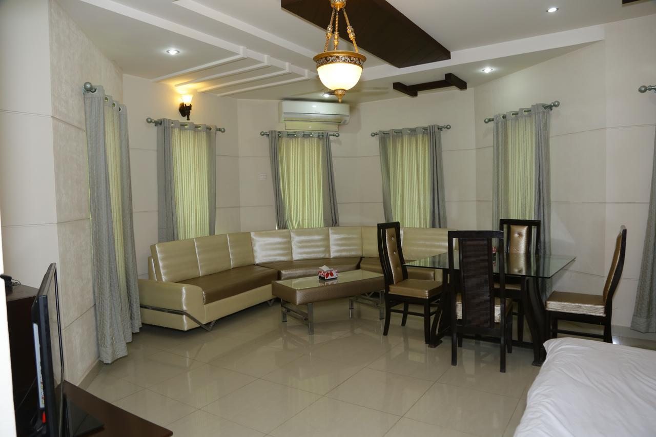 Midway Hotel & Restaurant Sadiqabad Εξωτερικό φωτογραφία