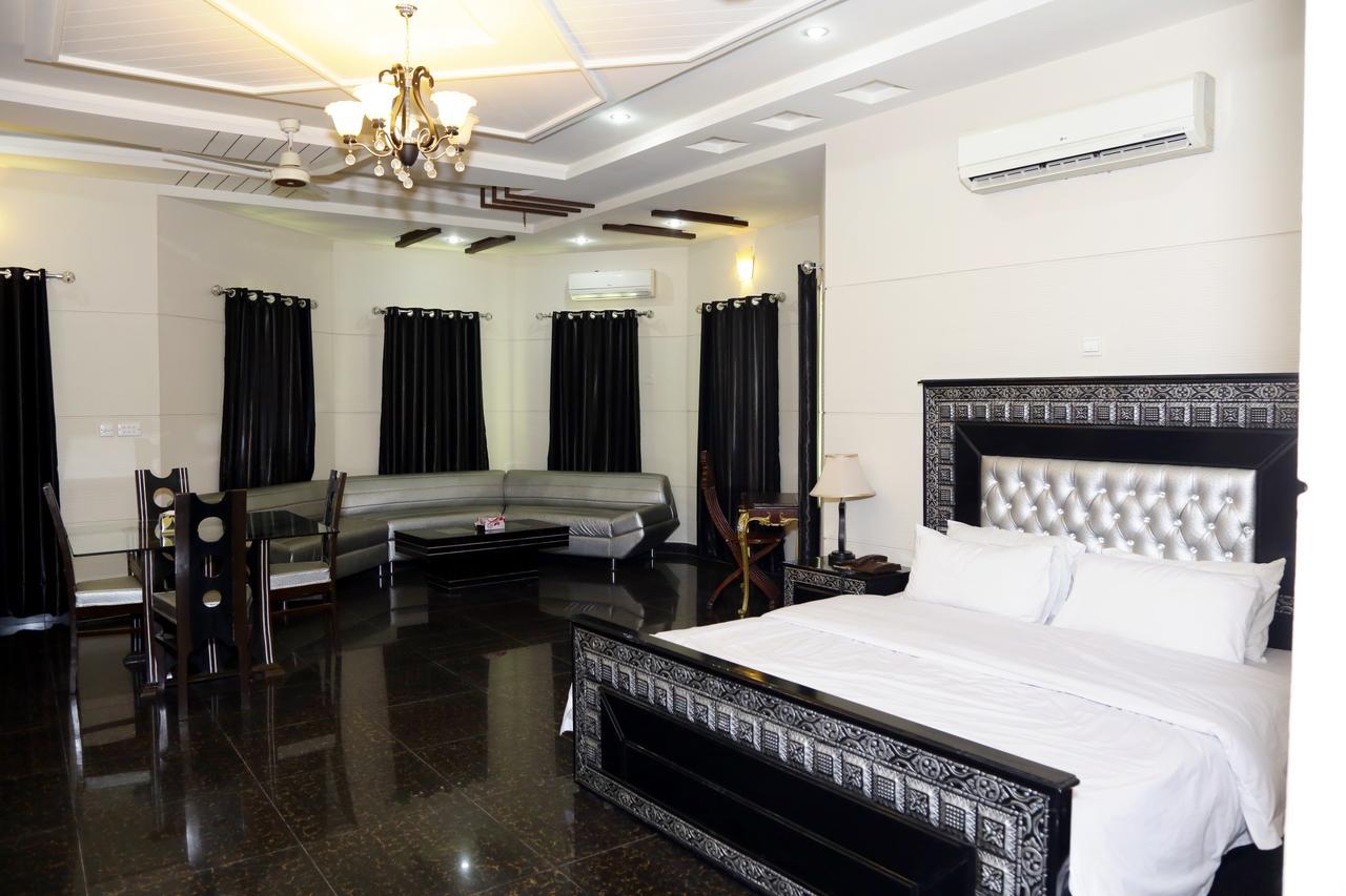 Midway Hotel & Restaurant Sadiqabad Εξωτερικό φωτογραφία